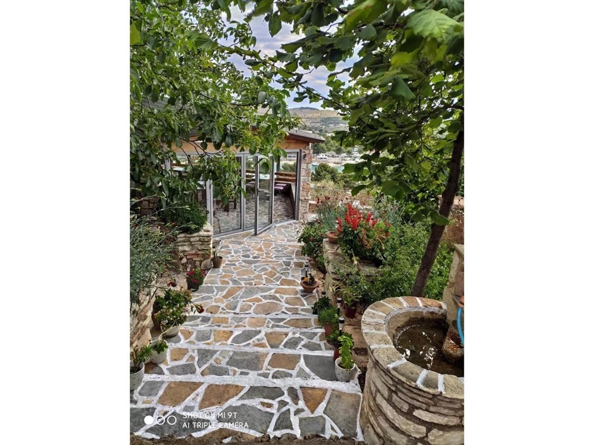 John'S Guesthouse Ksamil Exterior foto