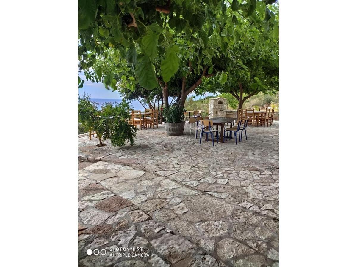 John'S Guesthouse Ksamil Exterior foto