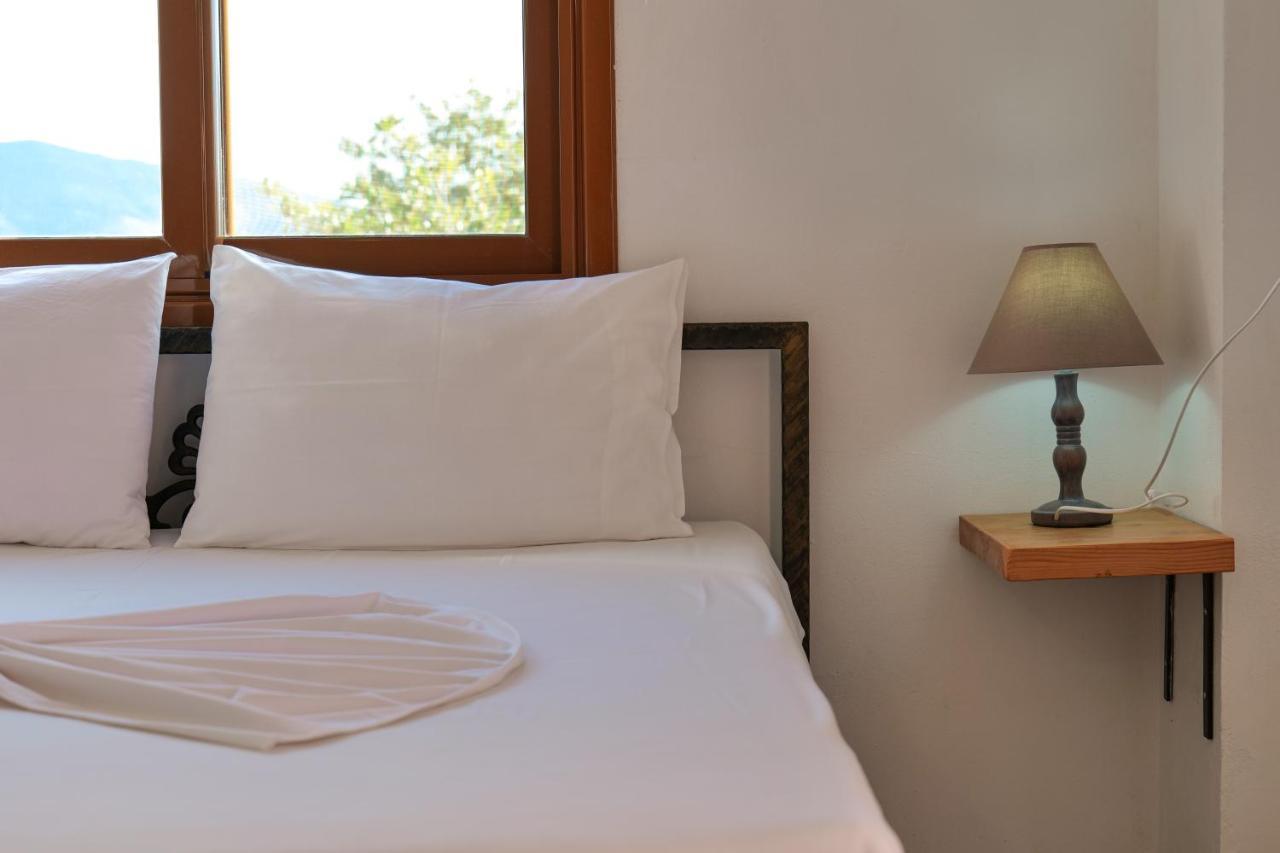John'S Guesthouse Ksamil Exterior foto