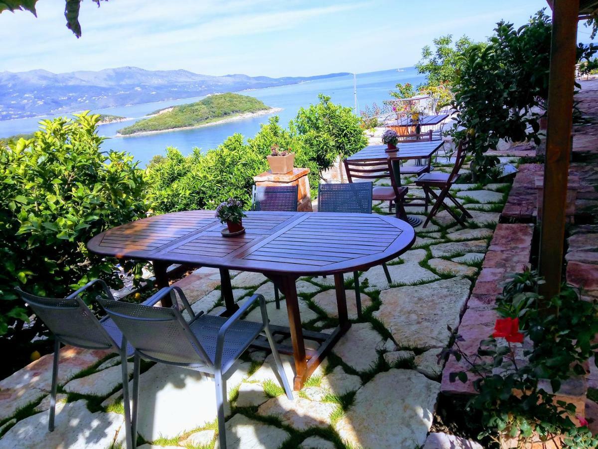 John'S Guesthouse Ksamil Exterior foto