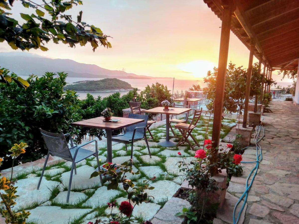 John'S Guesthouse Ksamil Exterior foto